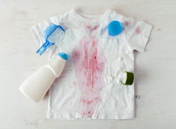 Lire la suite à propos de l’article Comment nettoyer des taches sur les vêtements : les bonnes méthodes