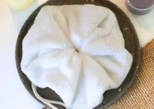 Création d'une fleur de douche en atelier couture au Club des Simone