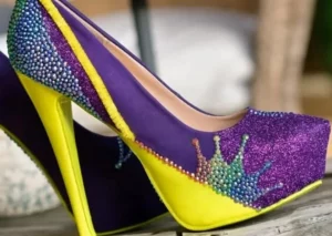 Talons avec strass et paillettes fait pendant l'atelier de personnalisation strass et paillettes à la boutique Le Club des Simone